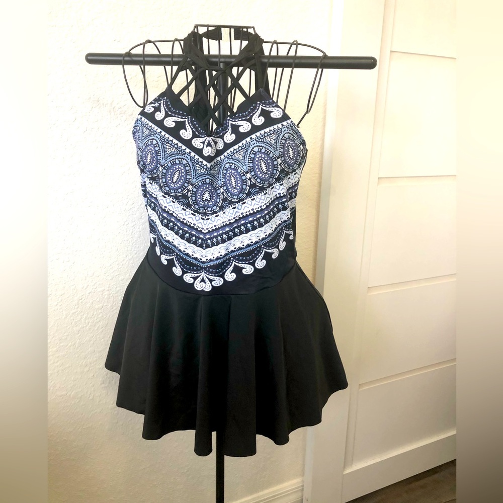 Women’s Two Piece Swimsuit with Boy Shorts. Sz. L